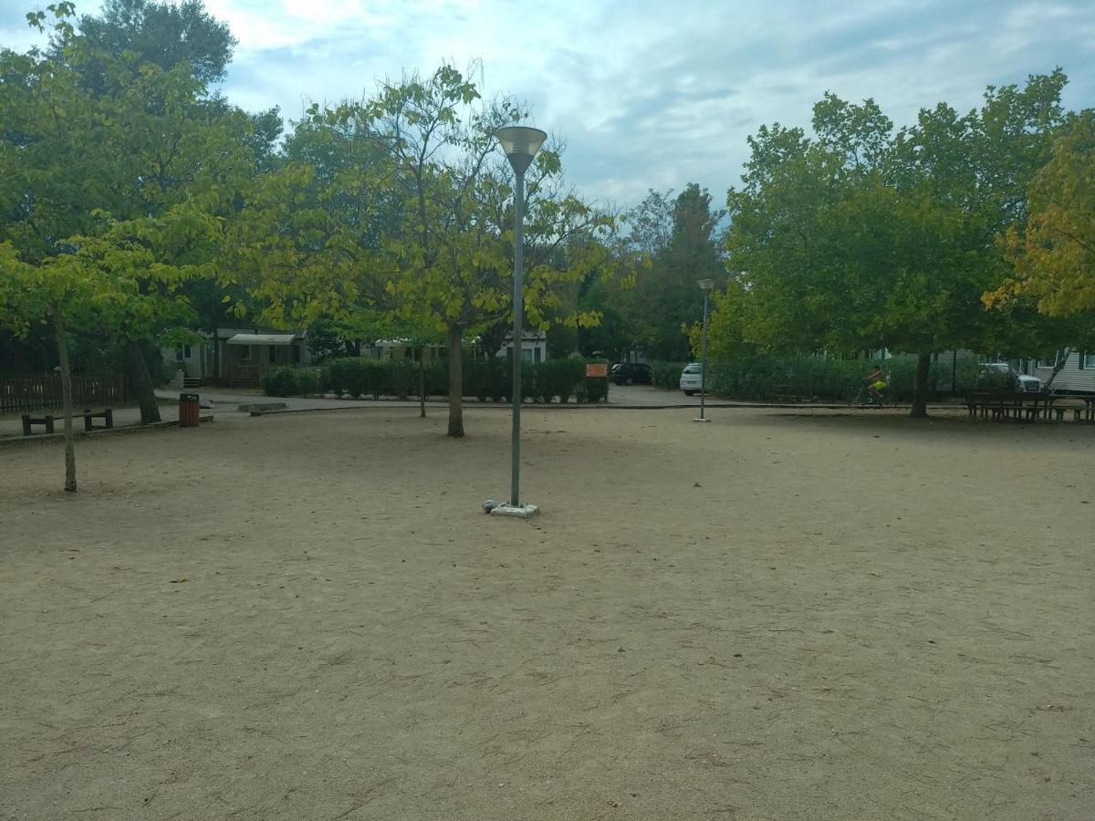Camping Homair Domaine Des Iscles Mobil-Home Climatise La Roque-d'Antheron Luaran gambar